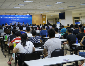 看男人肏女人屄北京国宁应急救援促进中心为职工应急逃生能力进行培训